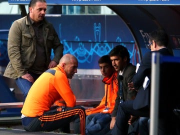 Raúl y Zidane juntos charlando en el banquillo Raúl y Zidane juntos charlando en el banquillo