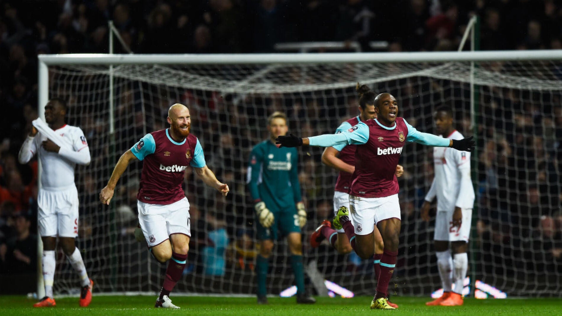 Angelo Ogbonna celebra su decisivo gol ante el Liverpool