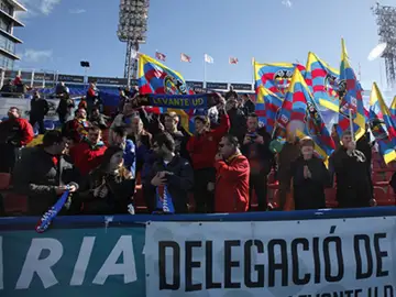 Afición del Levante durante un partido Afición del Levante durante un partido