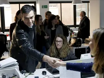 Pedro Sánchez continúa su ronda de contactos Pedro Sánchez continúa su ronda de contactos