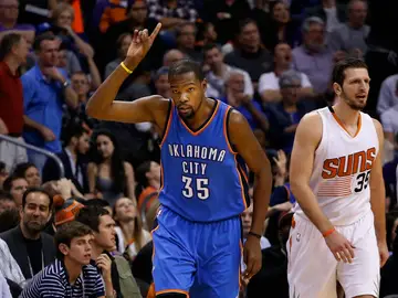 Kevin Durant celebra una canasta contra los Phoenix Suns Kevin Durant celebra una canasta contra los Phoenix Suns