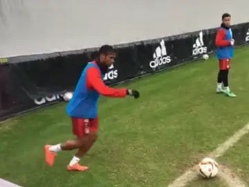 Douglas Costa en acción Douglas Costa en acción