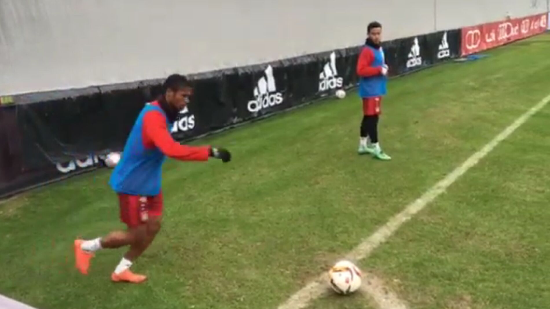 Douglas Costa en acci&oacute;n