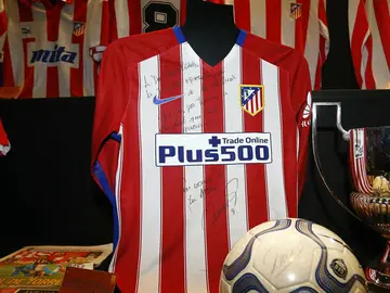 La camiseta del gol 100 de Torres en el museo del Atlético La camiseta del gol 100 de Torres en el museo del Atlético