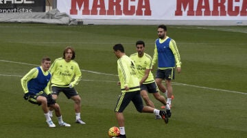 Los jugadores del Real Madrid, durante un entrenamiento