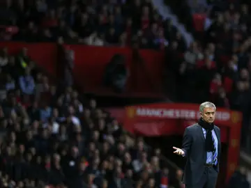 José Mourinho, durante un partido en Old Trafford José Mourinho, durante un partido en Old Trafford