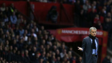 José Mourinho, durante un partido en Old Trafford