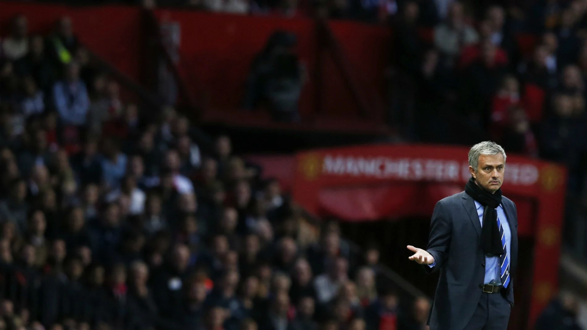 José Mourinho, durante un partido en Old Trafford José Mourinho, durante un partido en Old Trafford