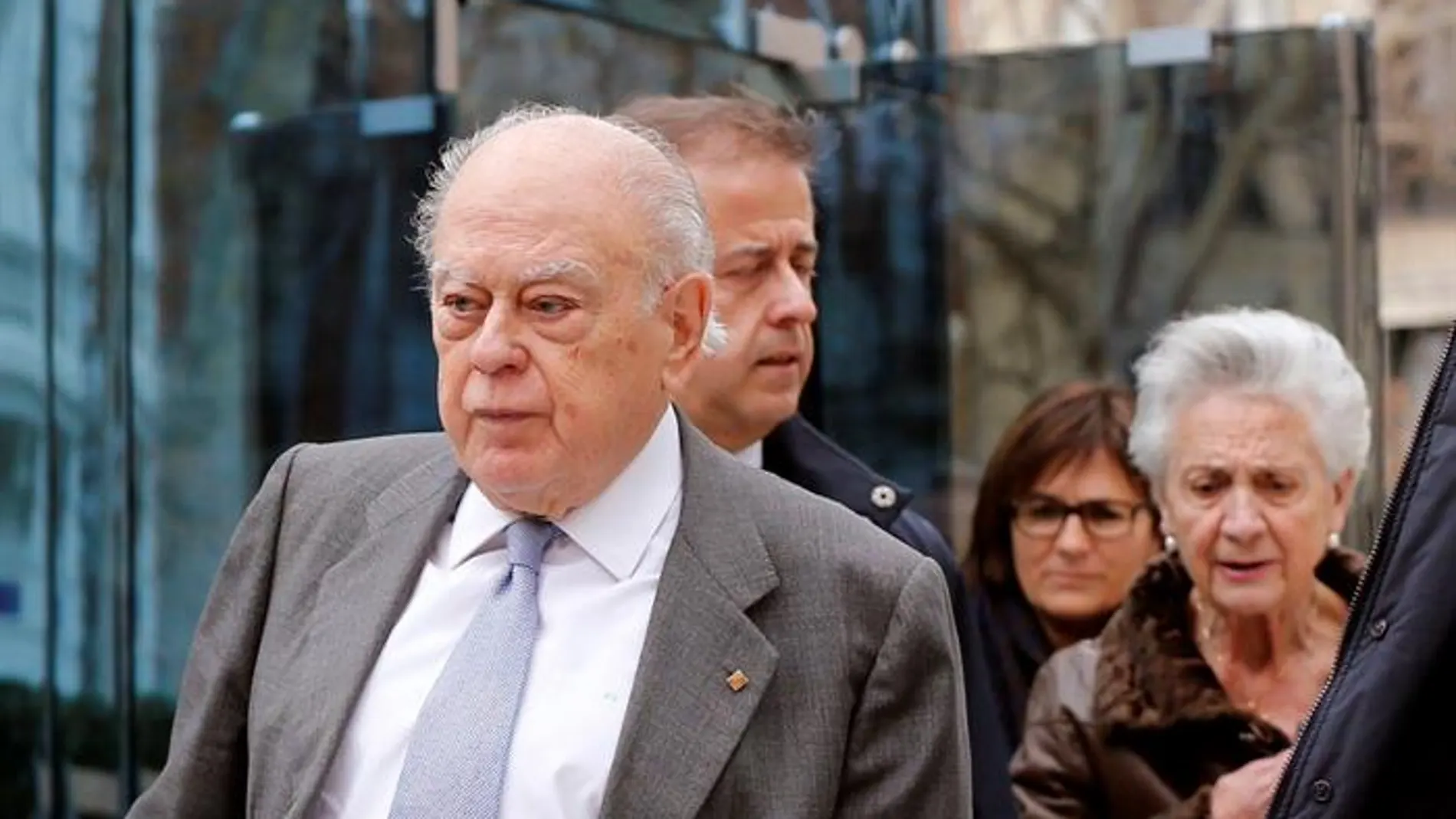 El expresident de la Generalitat Jordi Pujol y su esposa El expresident de la Generalitat Jordi Pujol y su esposa