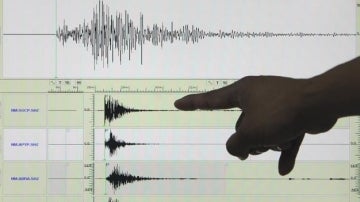  Un sismógrafo en el que aparece registrado un terremoto