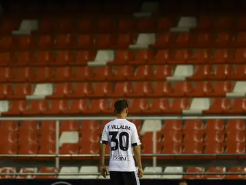 Villalba ante una grada vacía en Mestalla Villalba ante una grada vacía en Mestalla