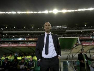 Zinedine Zidane, durante el partido contra el Betis Zinedine Zidane, durante el partido contra el Betis