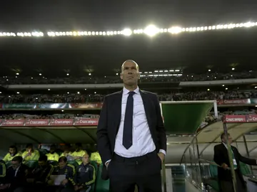 Zinedine Zidane, durante el partido contra el Betis Zinedine Zidane, durante el partido contra el Betis