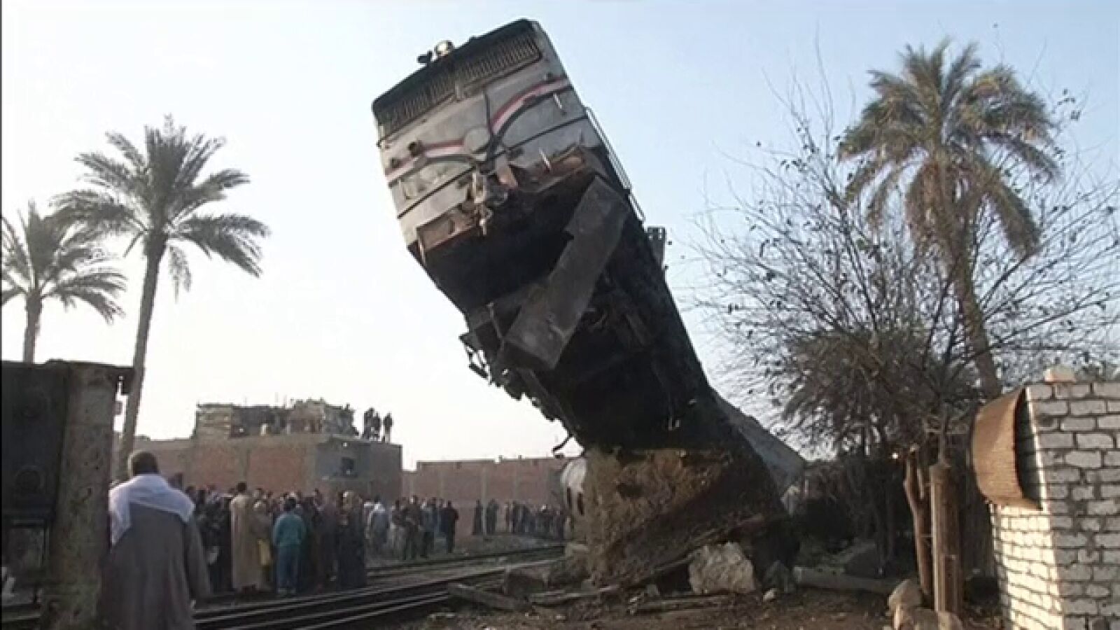 Al menos 70 heridos tras descarrilar un tren en Egipto