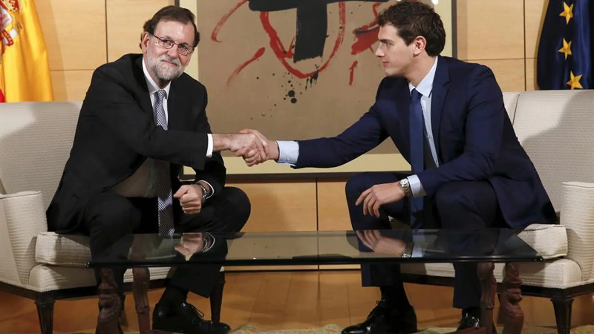 Rajoy y Rivera se reúnen en el Congreso Rajoy y Rivera se reúnen en el Congreso