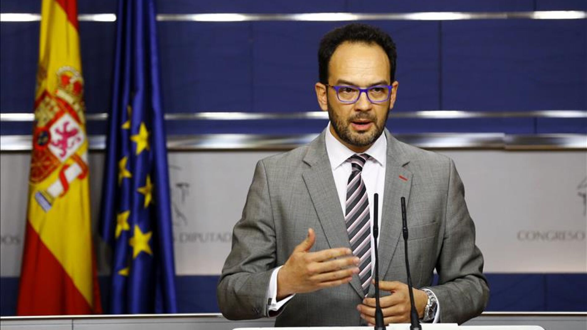 Antonio Hernando, durante la rueda de prensa en el Congreso