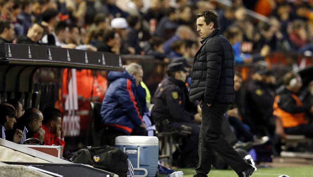 Gary Neville, durante el partido de vuelta contra el Barcelona
