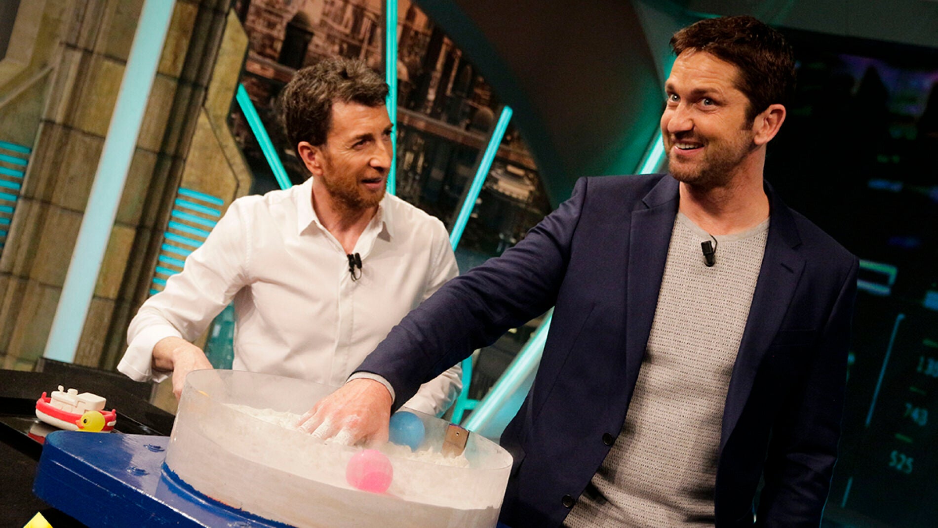Gerar Butler hace ciencia en 'El Hormiguero 3.0'