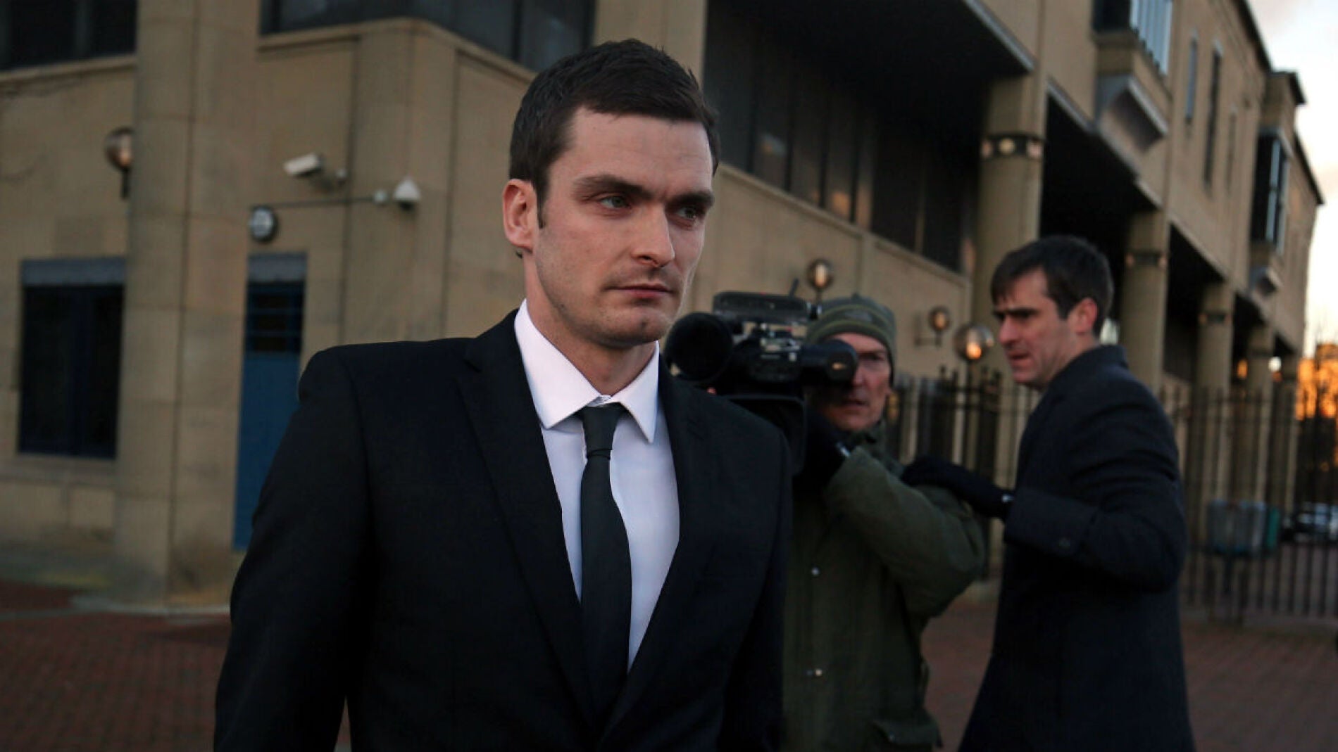 Adam Johnson tras comparecer ante el juez