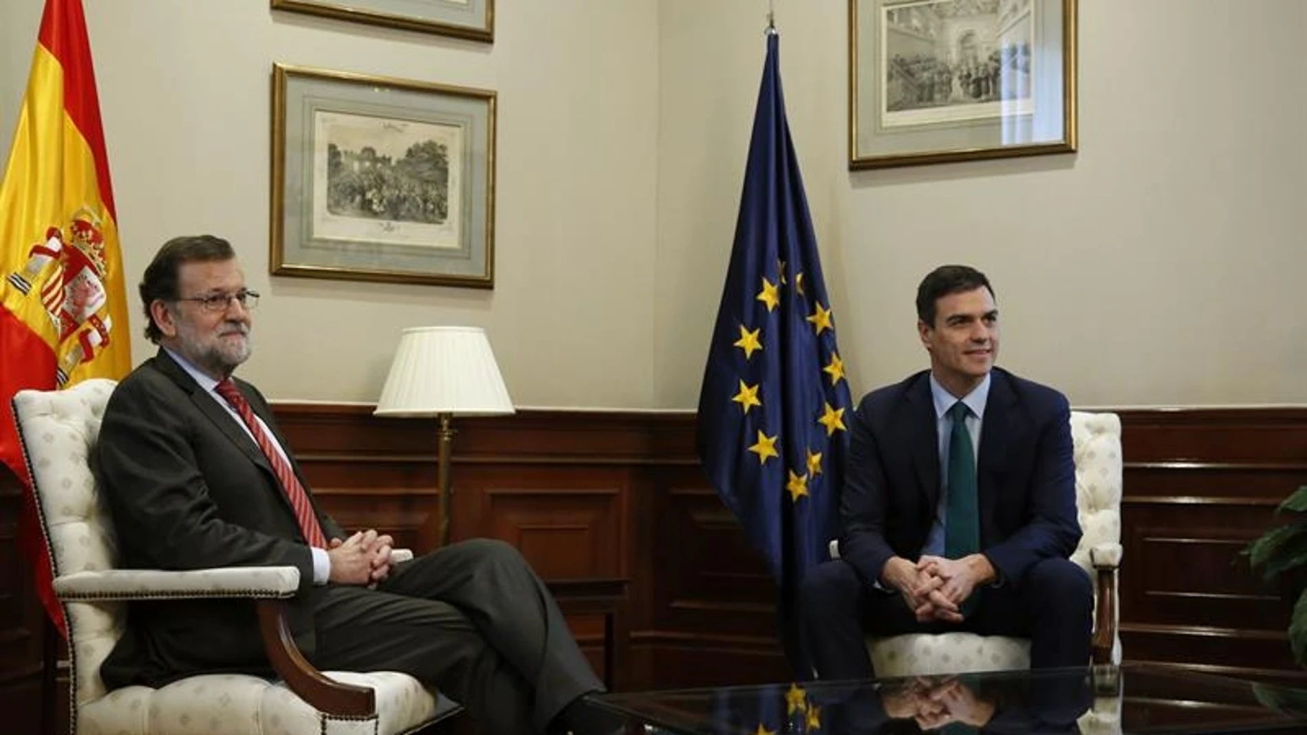 El presidente del Gobierno en funciones, Mariano Rajoy, con el líder del PSOE, Pedro Sánchez El presidente del Gobierno en funciones, Mariano Rajoy, con el líder del PSOE, Pedro Sánchez