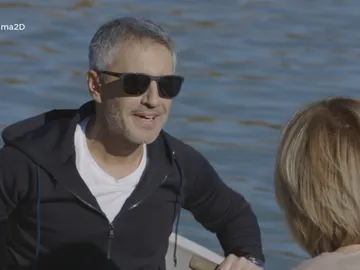 Sergio Dalma conversa con Susanna Griso en las barcas de El Retiro Sergio Dalma conversa con Susanna Griso en las barcas de El Retiro