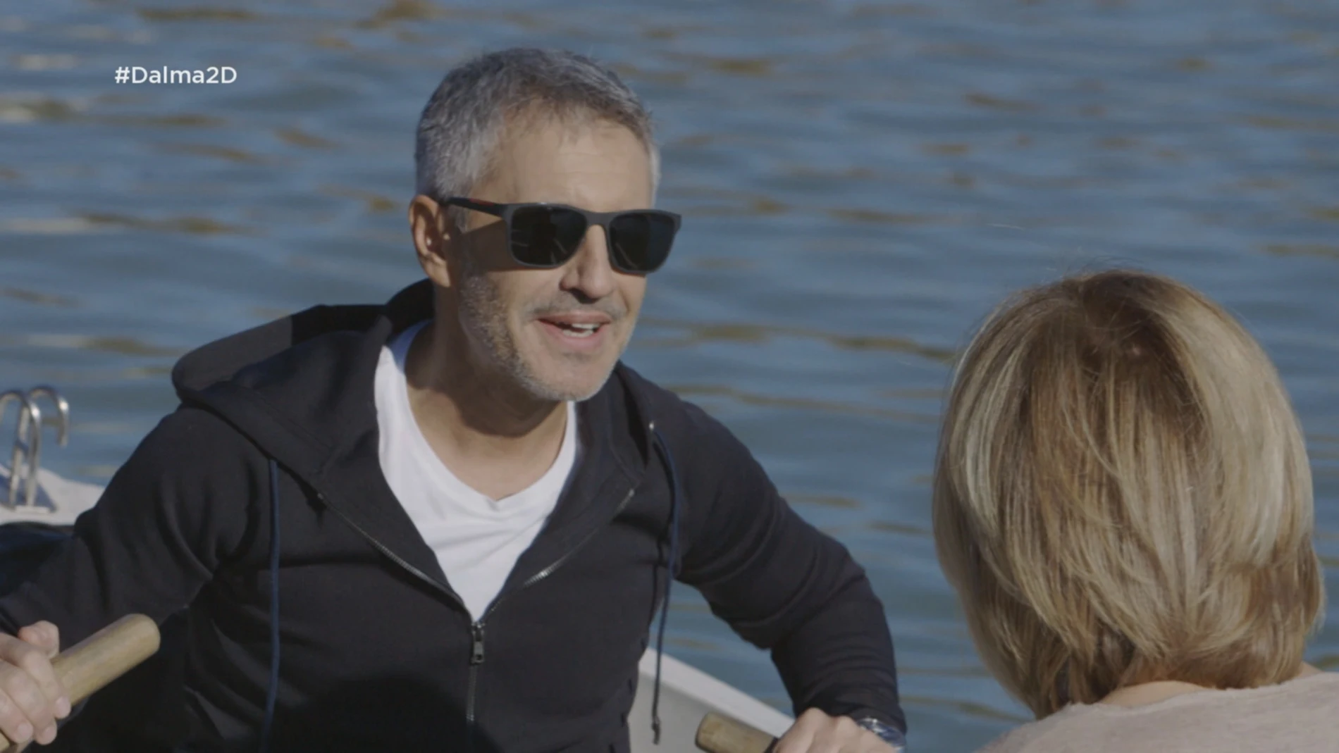 Sergio Dalma conversa con Susanna Griso en las barcas de El Retiro