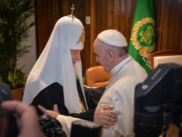 El Papa Francisco se reúne con el patriarca ortodoxo ruso Kiril