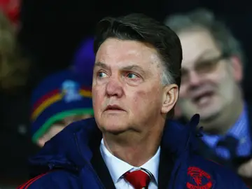Louis Van Gaal niega que el club haya hablado con Mourinho para sustituirle Louis Van Gaal niega que el club haya hablado con Mourinho para sustituirle
