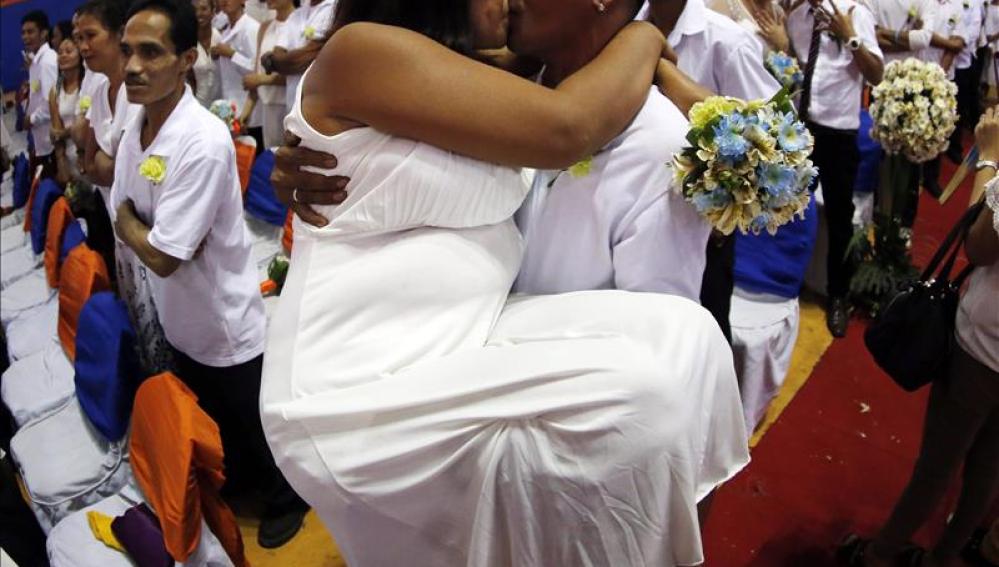 Una pareja de recién casados en Manila