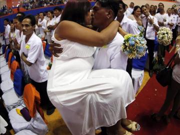 Una pareja de recién casados en Manila