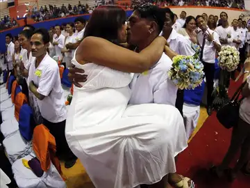 Una pareja de recién casados en Manila Una pareja de recién casados en Manila