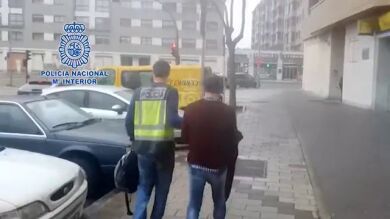 Detenido por hacerse pasar por su expareja en internet para que la agredieran