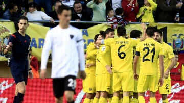 Los jugadores del Villarreal celebran un gol ante el Málaga