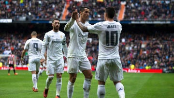 Cristiano y James celebran el segundo gol ante el Athletic Club.