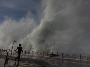 Olas gigantes en el País Vasco