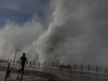 Olas gigantes en el País Vasco Olas gigantes en el País Vasco