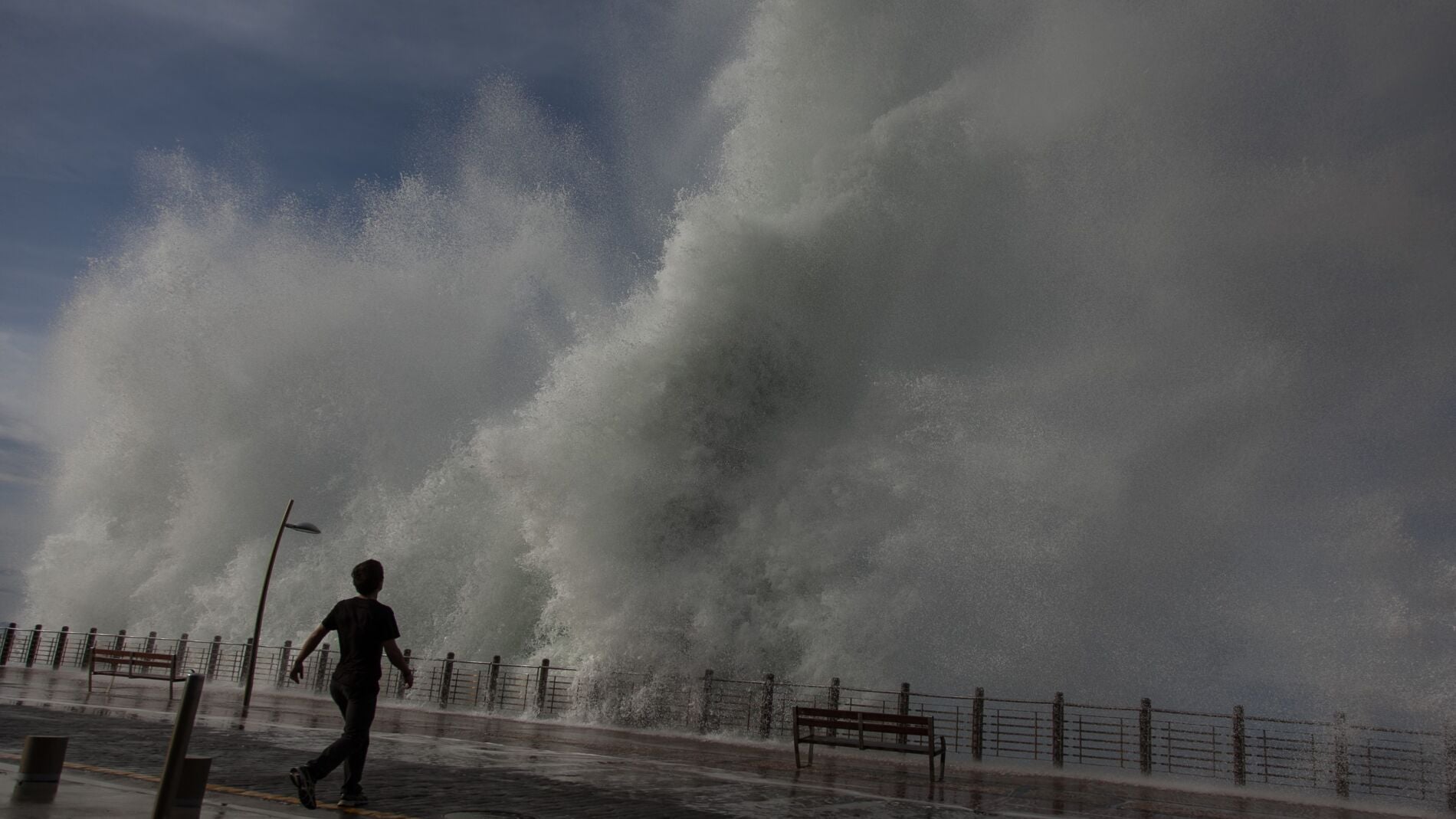Olas gigantes en el Pa&iacute;s Vasco