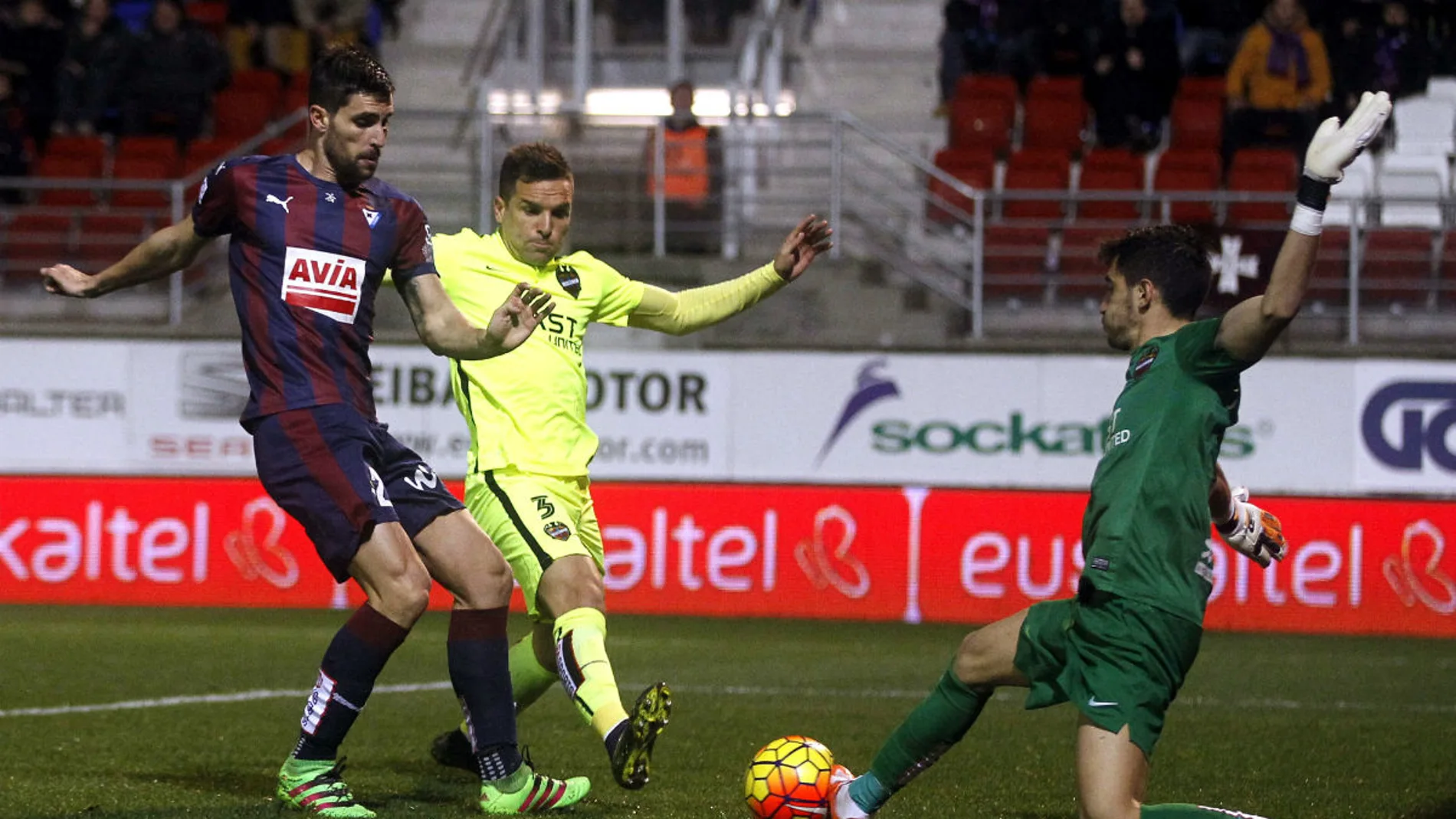Adrián marca ante el Levante Adrián marca ante el Levante