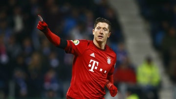 Lewandowski celebra un gol con el Bayern