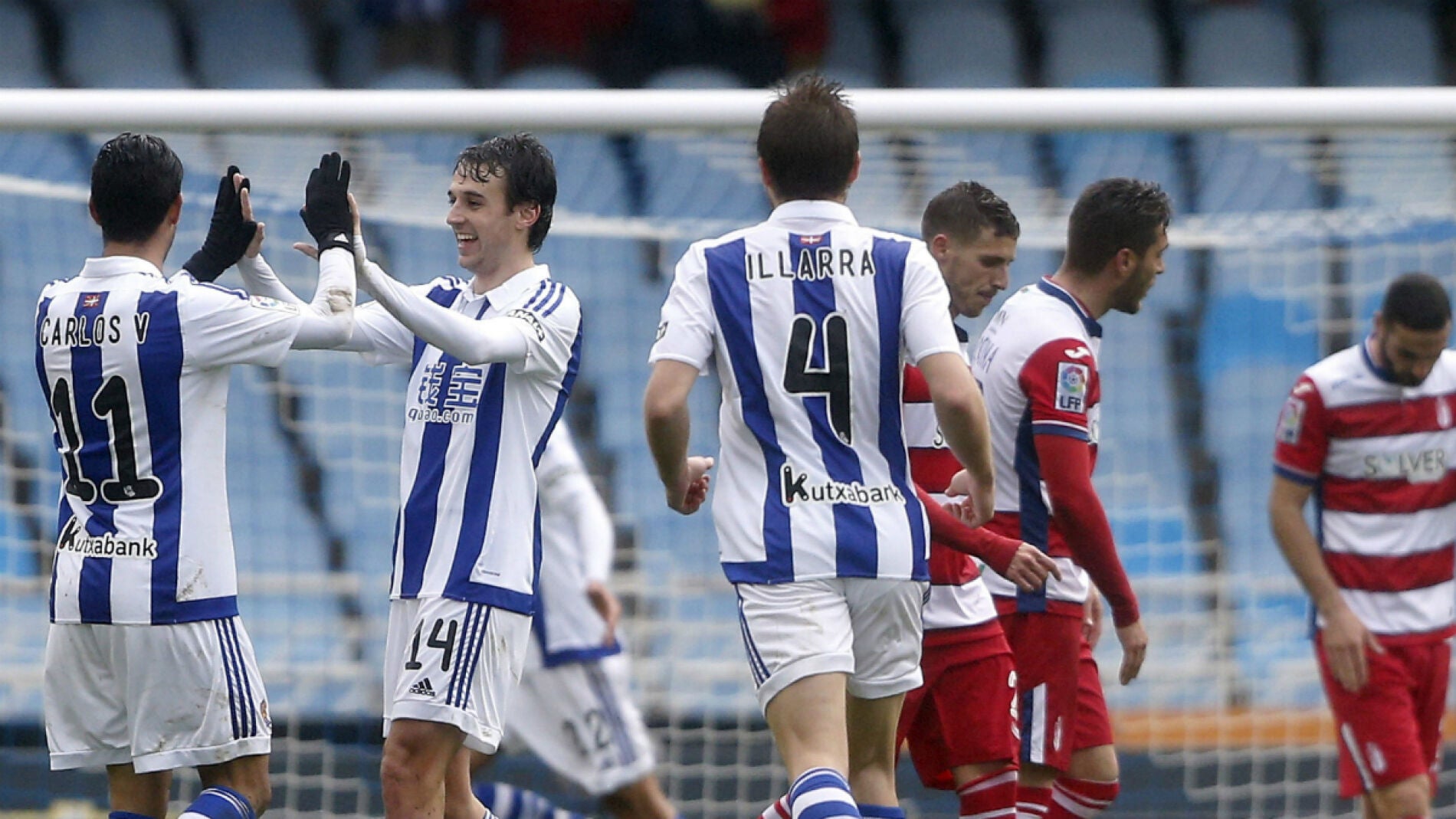 La Real celebra un gol frente al Granada