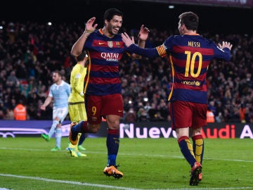 Messi y Suárez celebran el 4-1 ante el Celta
