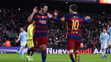 Messi y Suárez celebran el 4-1 ante el Celta
