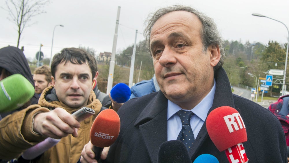 Michel Platini llegando a las instalaciones de FIFA