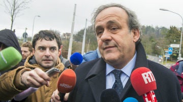 Michel Platini llegando a las instalaciones de FIFA