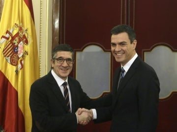 Patxi López,y el secretario general del PSOE, Pedro Sánchez