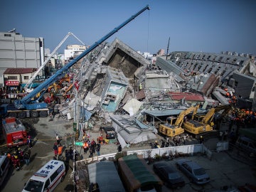 El terremoto de 6,4 grados causó graves daños y víctimas mortales