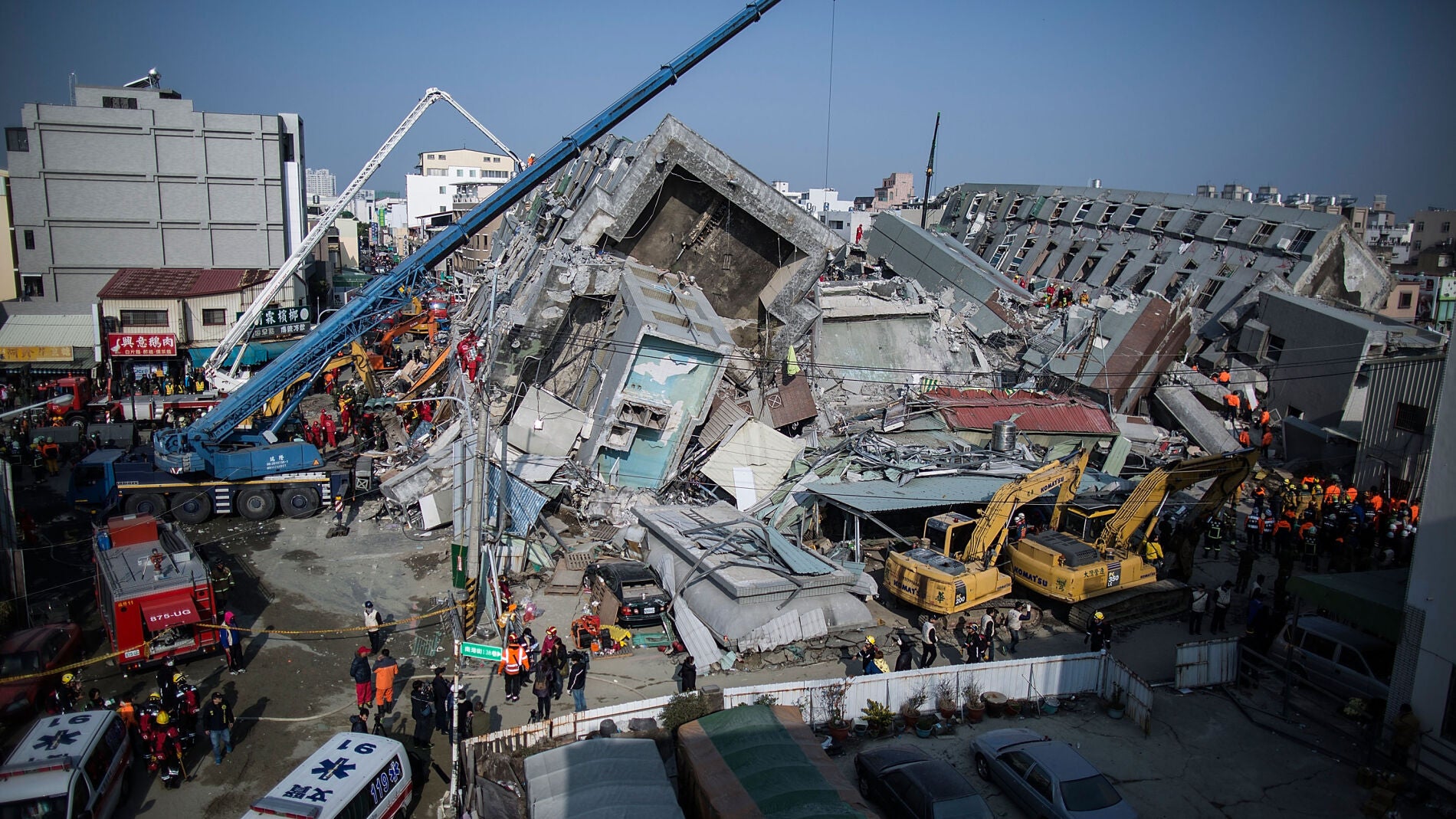 El terremoto de 6,4 grados caus&oacute; graves da&ntilde;os y v&iacute;ctimas mortales