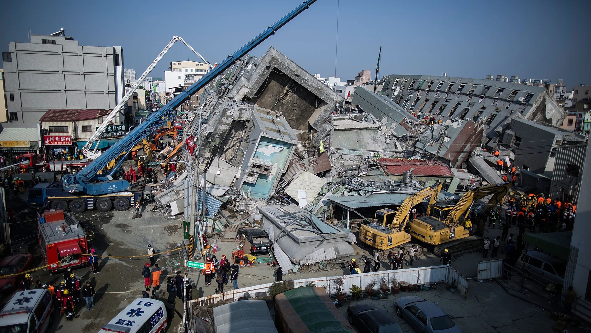 El terremoto de 6,4 grados causó graves daños y víctimas mortales El terremoto de 6,4 grados causó graves daños y víctimas mortales