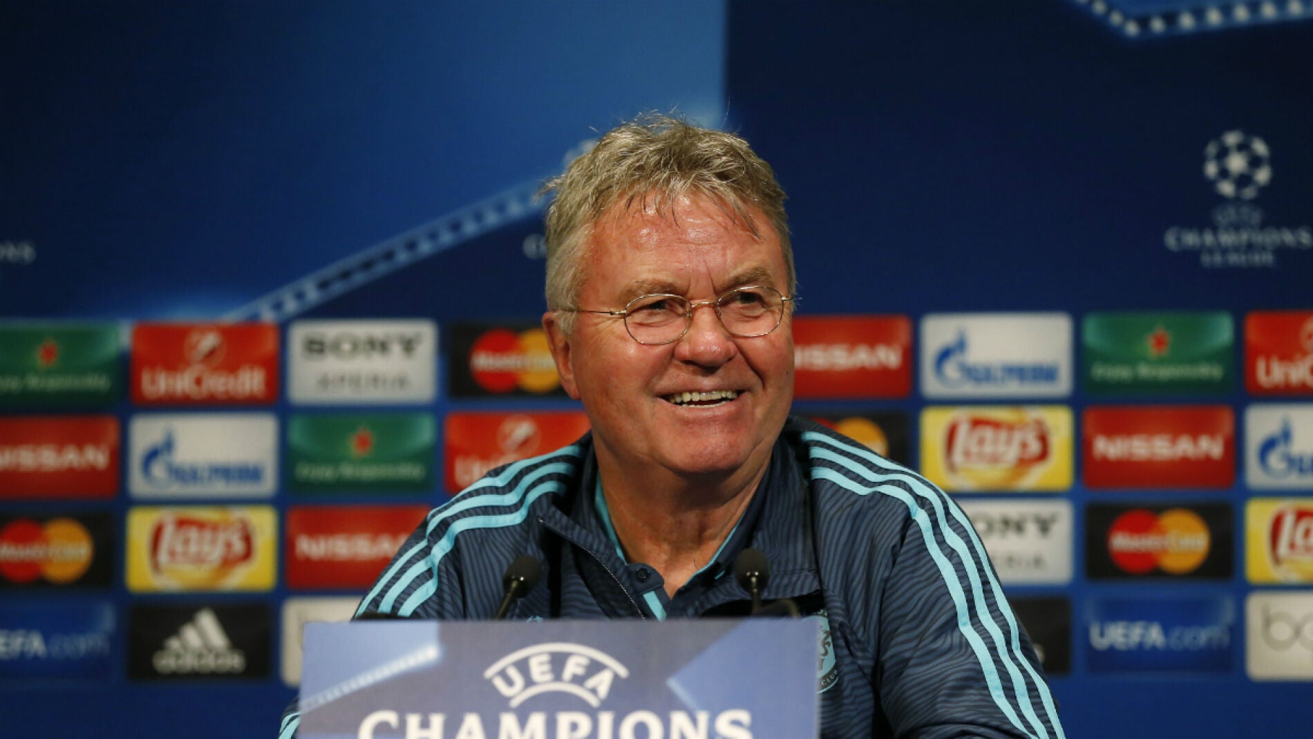 Guus Hiddink, en rueda de prensa