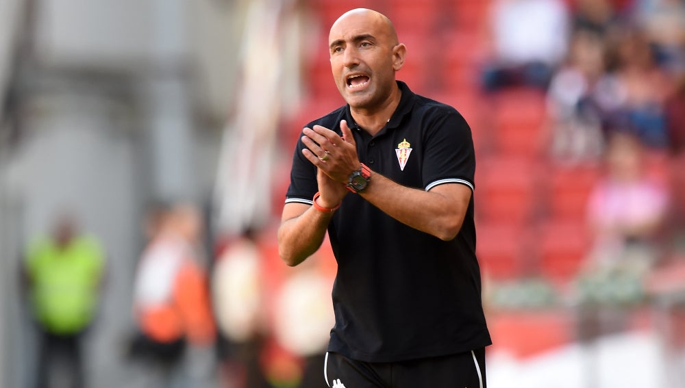 Abelardo durante un partido con el Sporting de Gijón